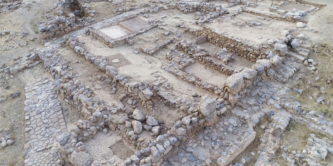 Aerial photo of the Strong Building, from the SE.